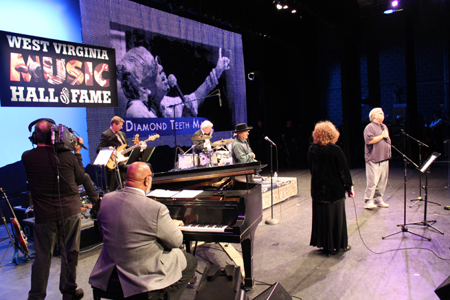 Col. Bruce Hampton, Mollie O'Brien, Charlie McCoy and the house band